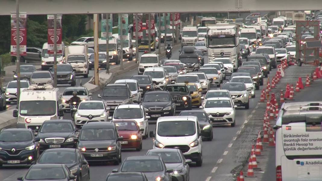 Okullarda uyum haftası başladı: İstanbul'da trafik felç oldu - Resim: 9